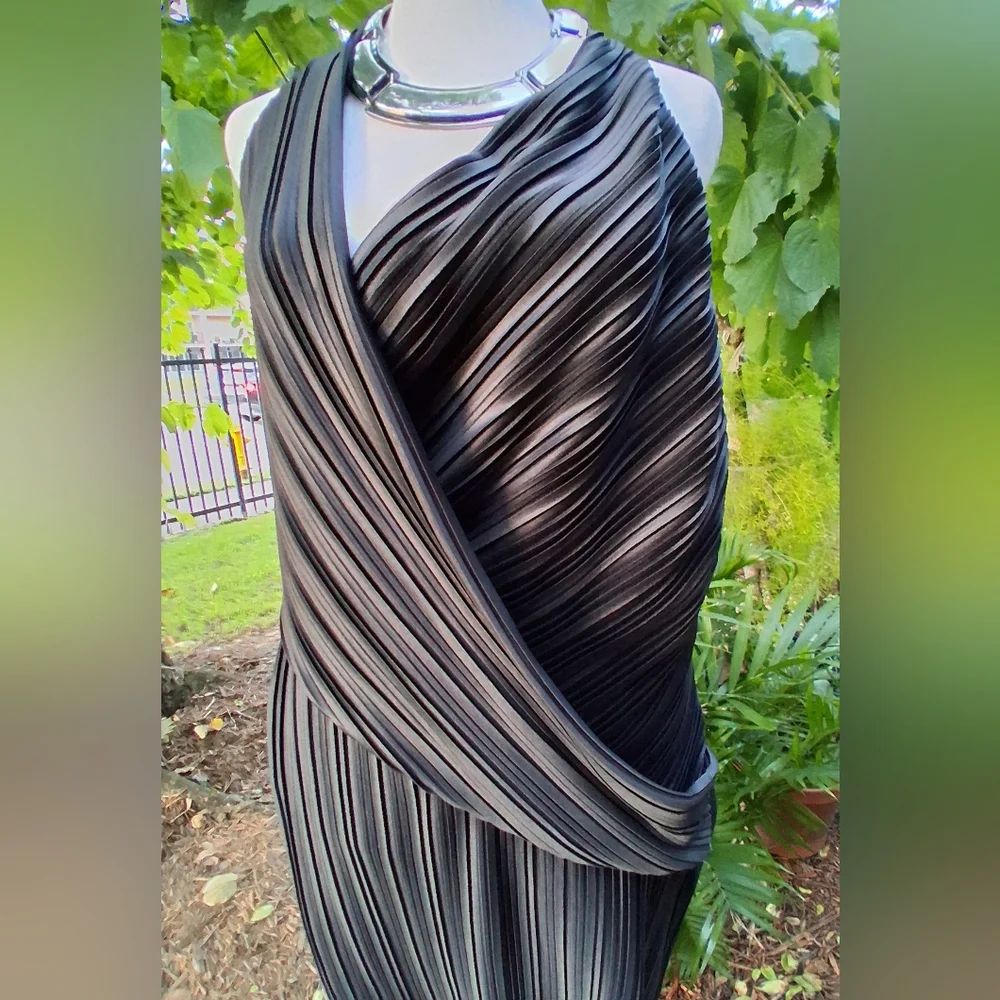 🔥ASOS DRAPED Black PLISSE HALTER Maxi Dress Size 10 EUC - Picture 8 of 12